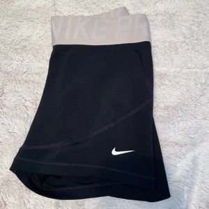nike pro shorts - medium